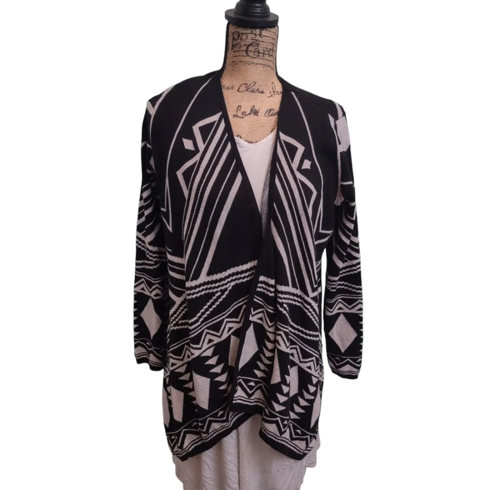 Black and White Waterfall Torrid Cardigan Size 0 - Picture 1 of 11